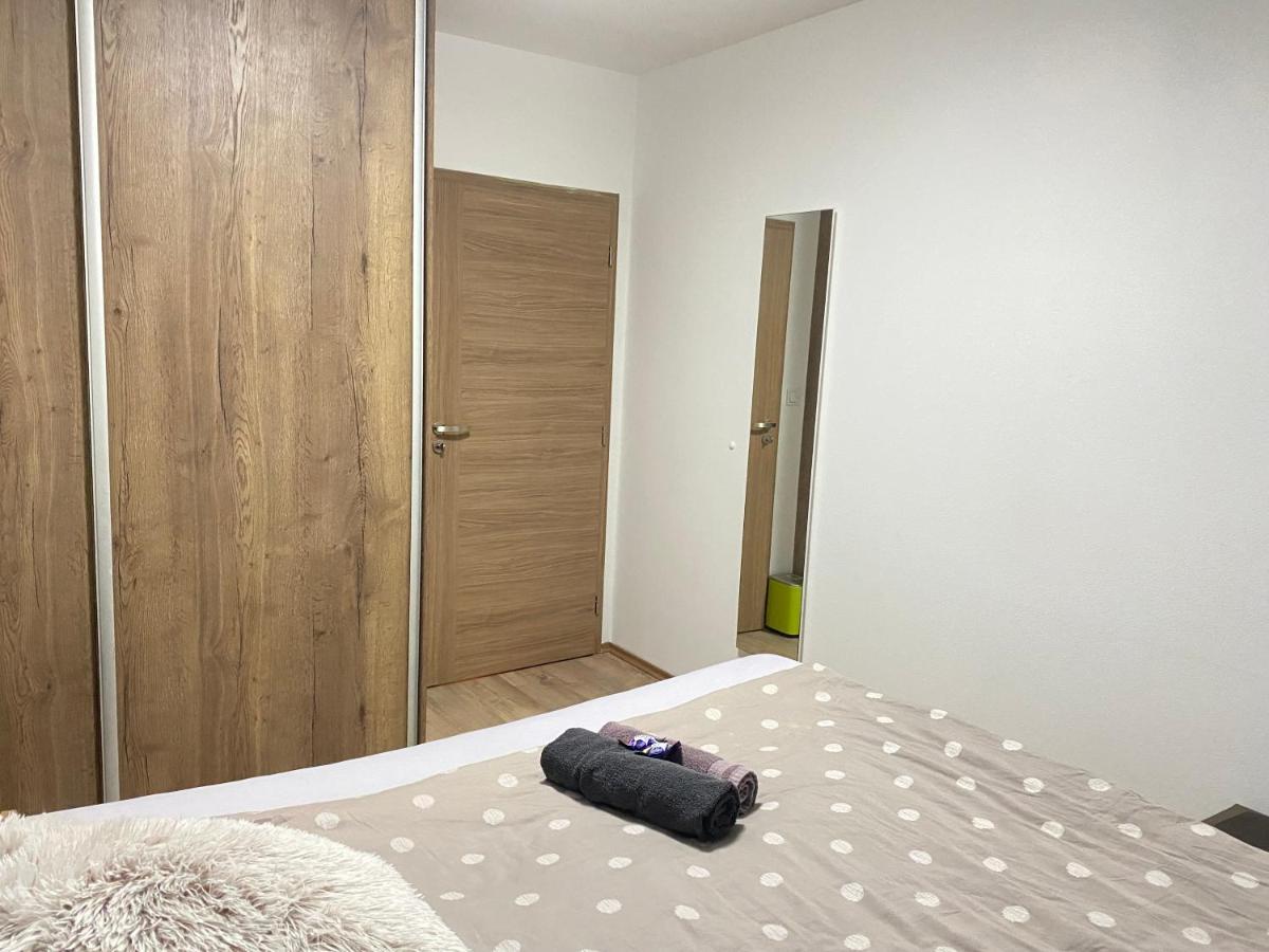 Apartman Slnecna Terasa S Vlastnym Parkovanim Na 2 Auta Apartment Zilina Bagian luar foto