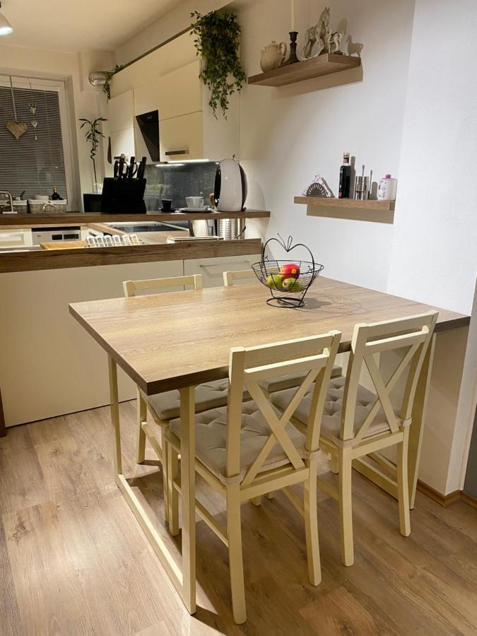 Apartman Slnecna Terasa S Vlastnym Parkovanim Na 2 Auta Apartment Zilina Bagian luar foto