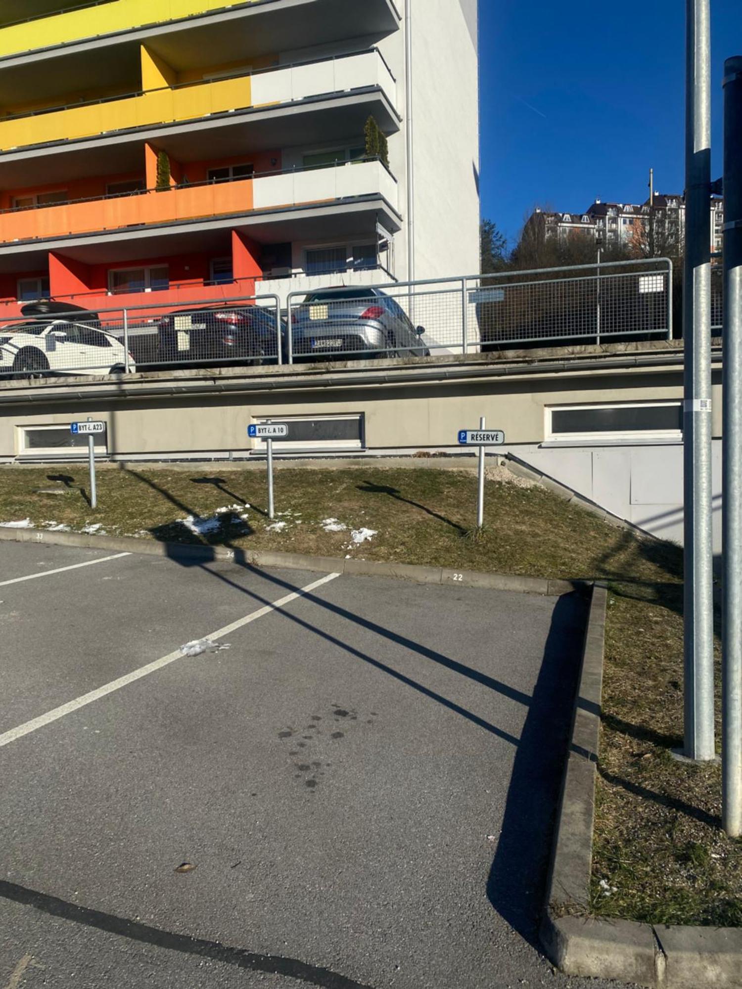 Apartman Slnecna Terasa S Vlastnym Parkovanim Na 2 Auta Apartment Zilina Bagian luar foto