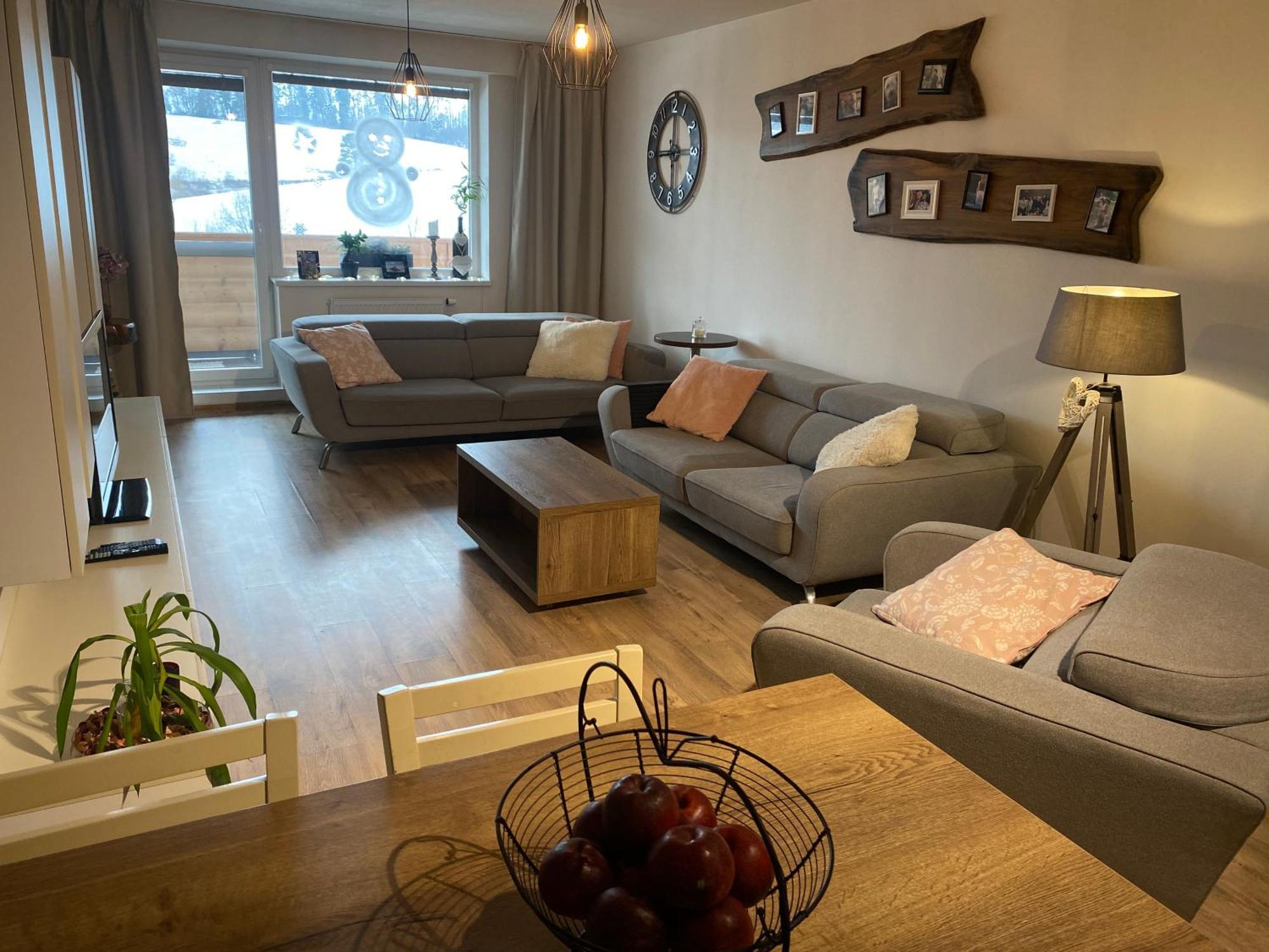 Apartman Slnecna Terasa S Vlastnym Parkovanim Na 2 Auta Apartment Zilina Bagian luar foto